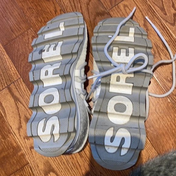 Sorel white  womens sneakers Sz 9 - Picture 11 of 13